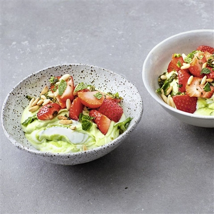 Avocadocreme mit Erdbeeren