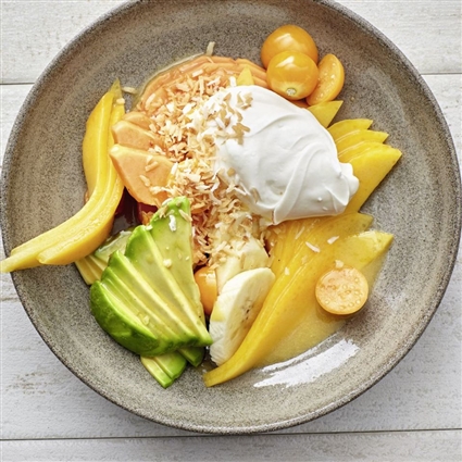 Exotischer Obstsalat mit Avocado