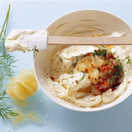 Zitronenbutter mit Wermut und frischem Dill