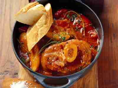 Osso Bucco mit Thymian-Tomaten-Sauce und neuen Kartoffeln