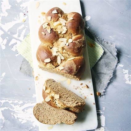 Zuckerfreier Osterzopf