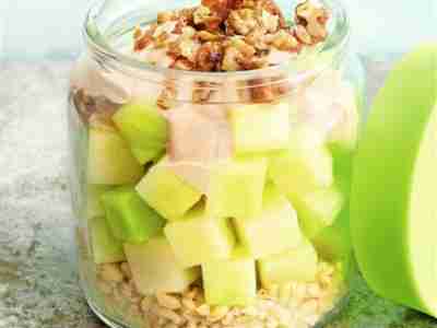 Melonensalat mit Joghurt im Glas