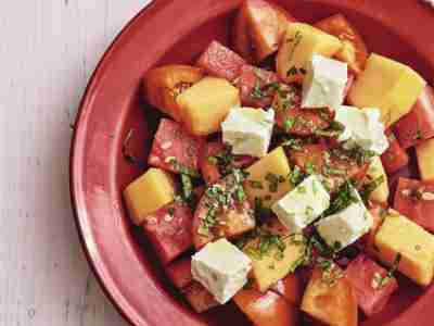 Tomatensalat mit Melone, Feta und Minze