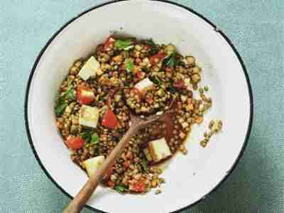 Linsensalat mit gebratenem Halloumi