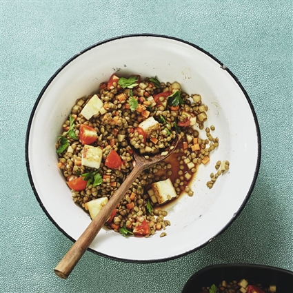 Linsensalat mit gebratenem Halloumi