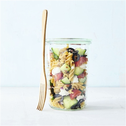 Zuckerfreier griechischer Nudelsalat