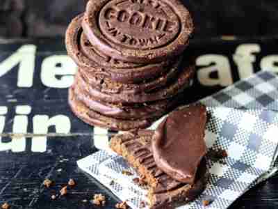 Rohe Walnuss-Schoko-Cookies