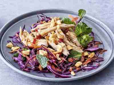 Scharfer Hähnchen-Erdnuss-Salat