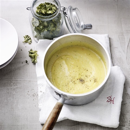 Kartoffelsuppe mit Grünkohl-Chips