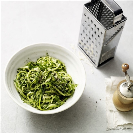 Zucchininudeln mit Rucola-Pesto