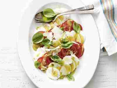 Caprese mit Ei und Parmesan
