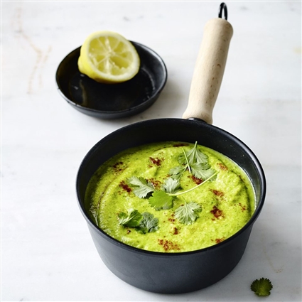 Brokkoli-Avocado-Suppe mit Kurkuma