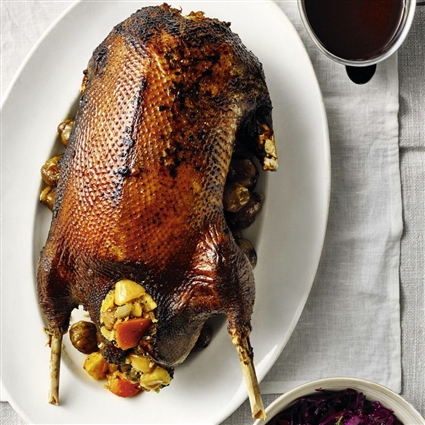 Wilde Weihnachtsgans mit Maronengemüse und Apfelrotkohl