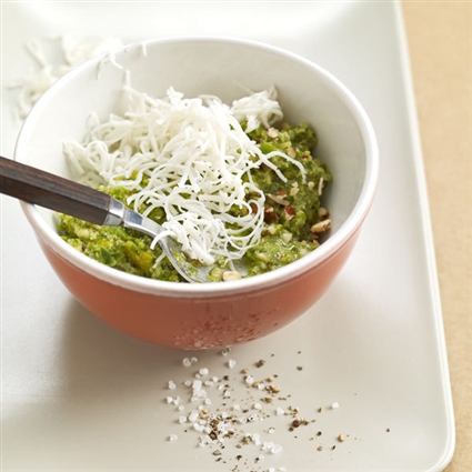 Ziegenkäsepesto mit Haselnüssen