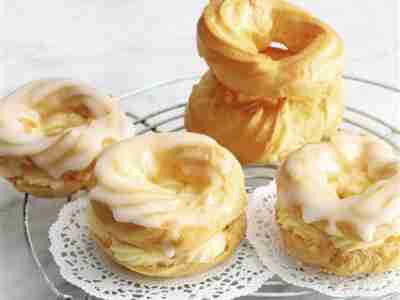 Brandteigkringel mit Vanillefüllung