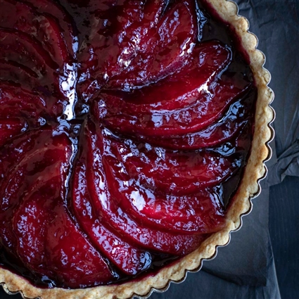 Quittentarte mit schwarzen Johannisbeeren