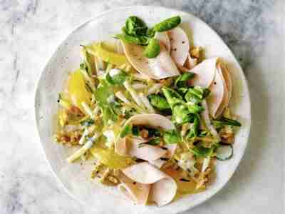 Pastinaken-Orangen-Salat mit Putenbrust