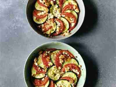 Zucchini-Tomaten-Gratin mit Feta