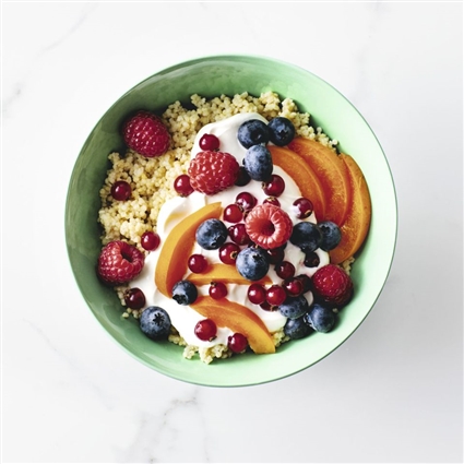 Hirse mit Obstsalat