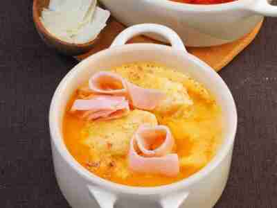 Möhrensuppe mit Nockerln und Pute