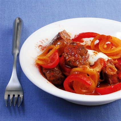 Paprika-Rindergulasch mit Rahm