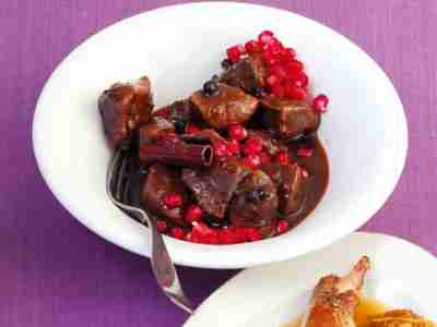 Rehragout mit Granatapfel