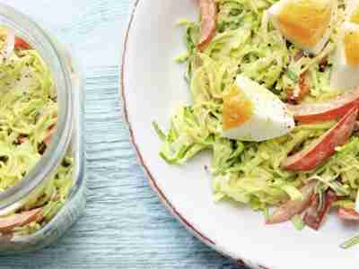 Lauchsalat in Currydressing