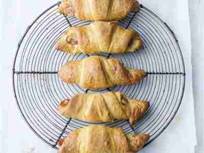 Schinkencroissants mit Parmesan