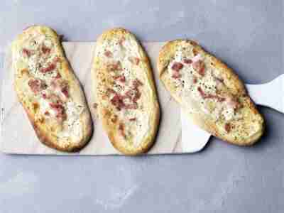 Schnelle Handbrote mit Speck