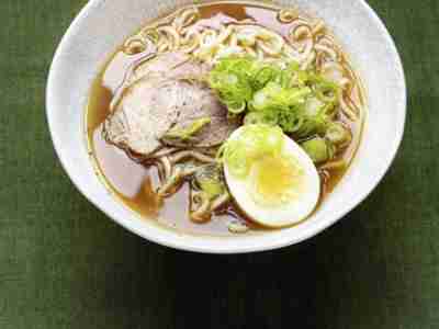 Shoyu-Ramen mit Chashu und Ei