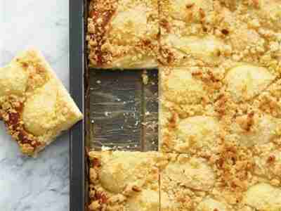 Birnenkuchen mit Pinienkernstreuseln