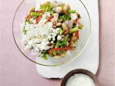 Bunter Bohnensalat mit Schafskäse