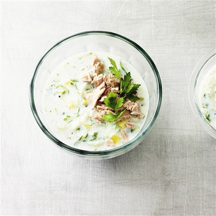 Gurken-Gazpacho mit Buttermilch