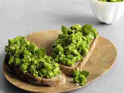 Erbsenpesto mit Zitronenmelisse