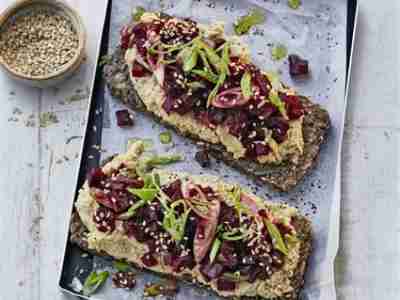 Stullen mit Hummus und Rote-Bete-Tatar