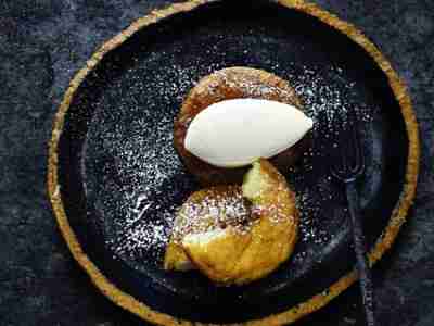 Holunderblüteneis mit Apfel-Beignets