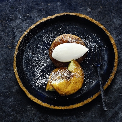 Holunderblüteneis mit Apfel-Beignets