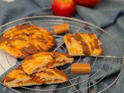 Apfeltaschen mit Kürbis und Salzkaramell