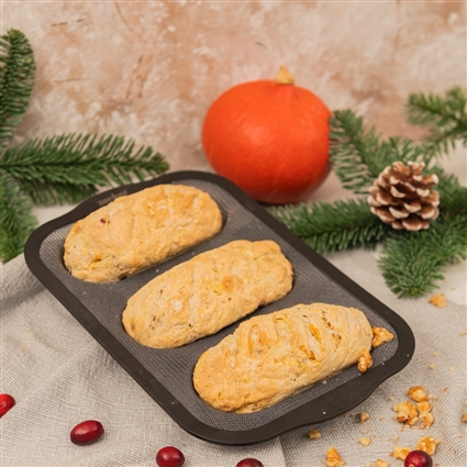 Weihnachtliche Mini-Baguettes mit Cranberries und Kürbis