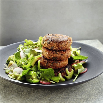 Bohnen-Quinoa-Bratlinge mit Salat und Grapefruitdressing