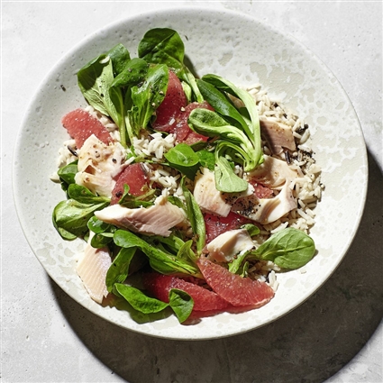 Feldsalat mit Forelle und Reis