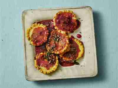 Indische Mini-Pancakes in Himbeersirup