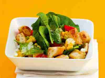 Brotsalat mit Spinat