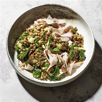 Mangold-Linsen-Salat mit Kürbiskern-Dressing