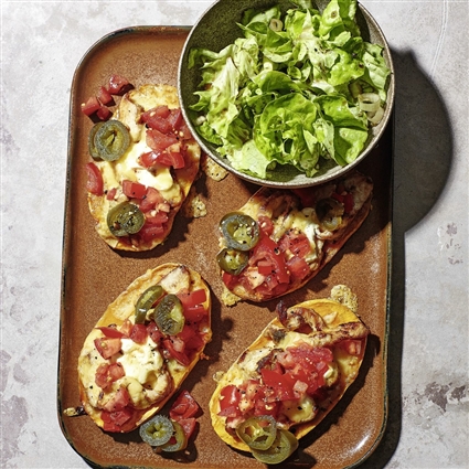 Süßkartoffel-Toasts mit Blattsalat