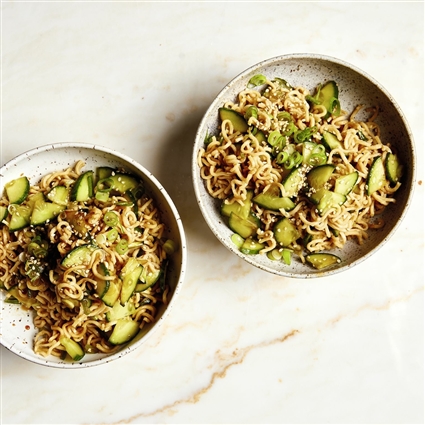 Asia-Nudelsalat mit Gurke