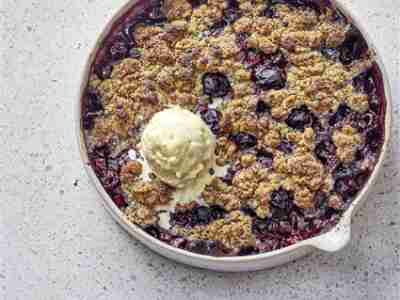 Sauerkirsch-Mohn-Crumble