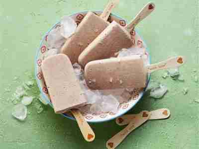 Joghurt-Nuss-Eis am Stiel ohne Zucker