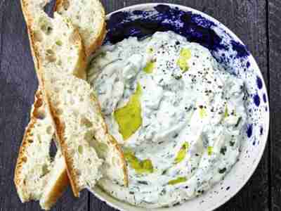Türkische Schafskäse-Kräuter-Creme
