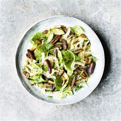 Spinatsalat mit Datteln und Avocado